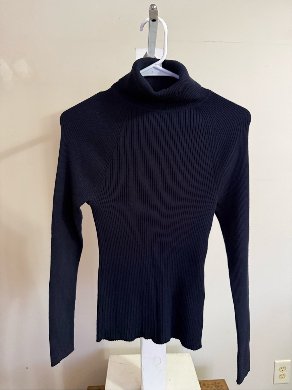 New Banana Republic Ribbed Turtleneck Sweater - Picture 4 of 9
